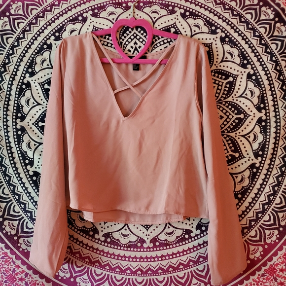Forever 21 Tops - Long sleeve crop top